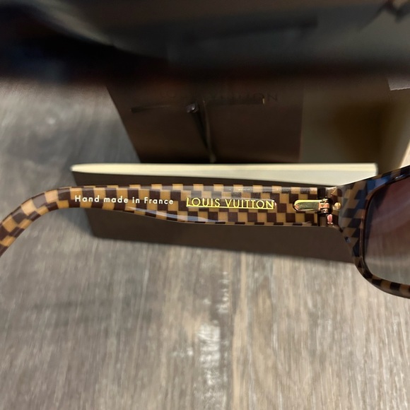 Louis Vuitton Sunglasses - Picture 4 of 5
